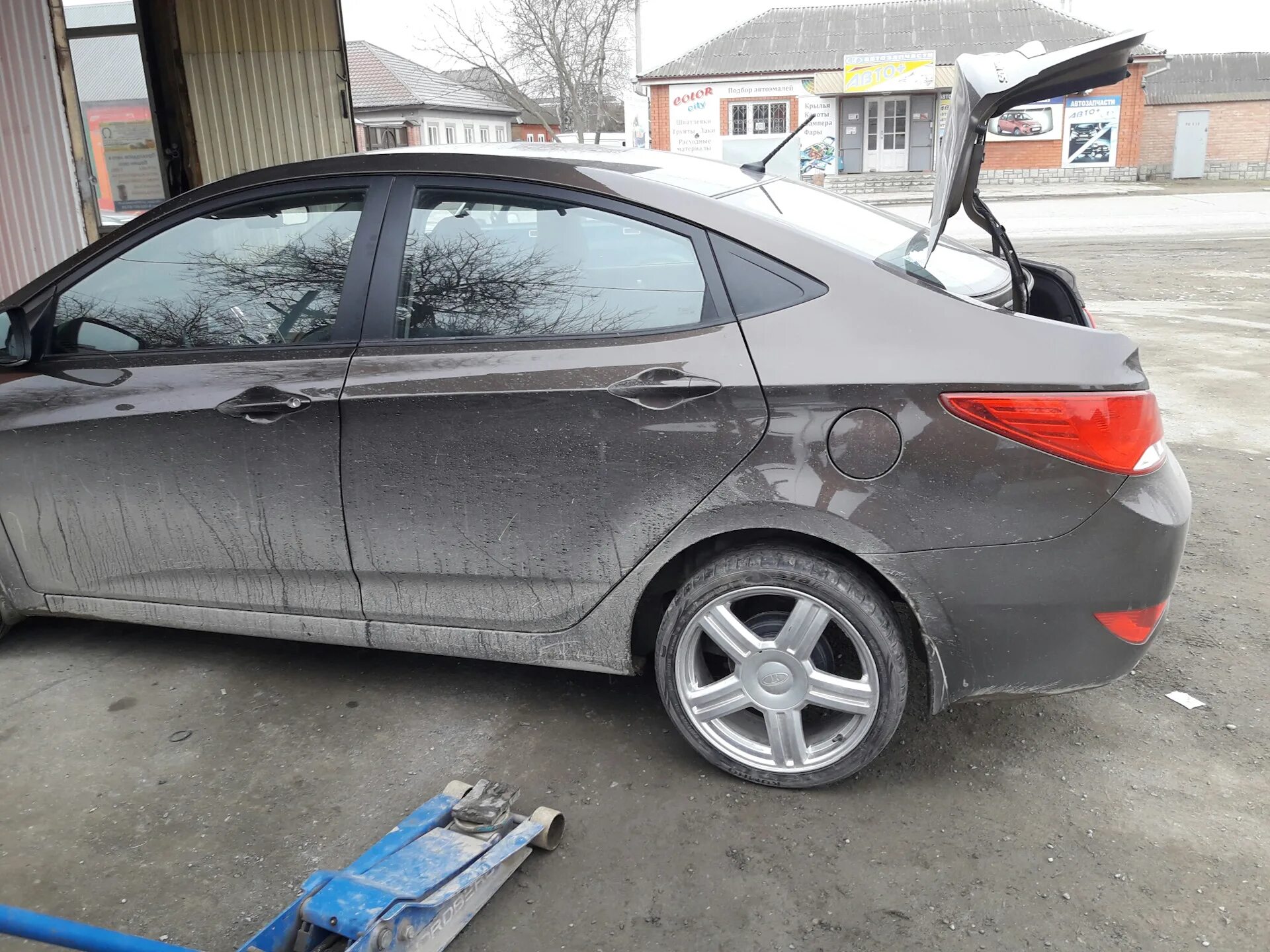 Хендай солярис какие шины. Диски на хендай солярис r15 разболтовка. hyundai solaris на 17 торусах. разболтовка солярис r15. hyundai solaris на 16 торусах.