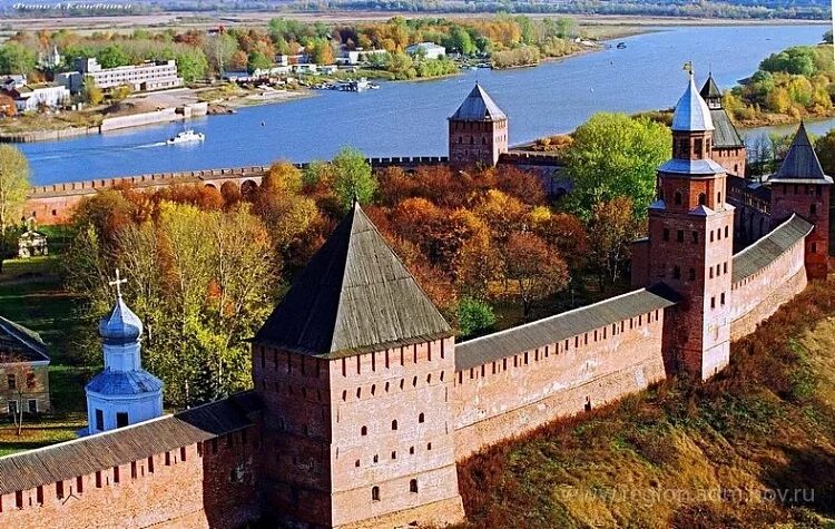 Новгород телефоны. Великий новгород. великий новгород достапримечат. великий новгород 3 замка. великий новгород повседневная жизнь.