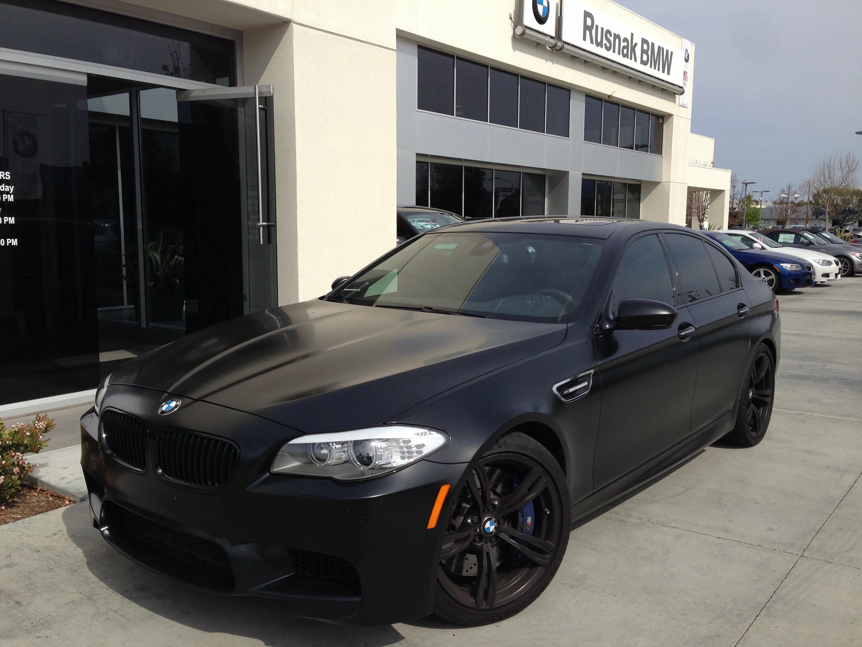 Черный б м в. BMW m5 f10 Matte Black. БМВ м5 черная матовая. БМВ f10 черная. BMW m5 f10 черная матовая.