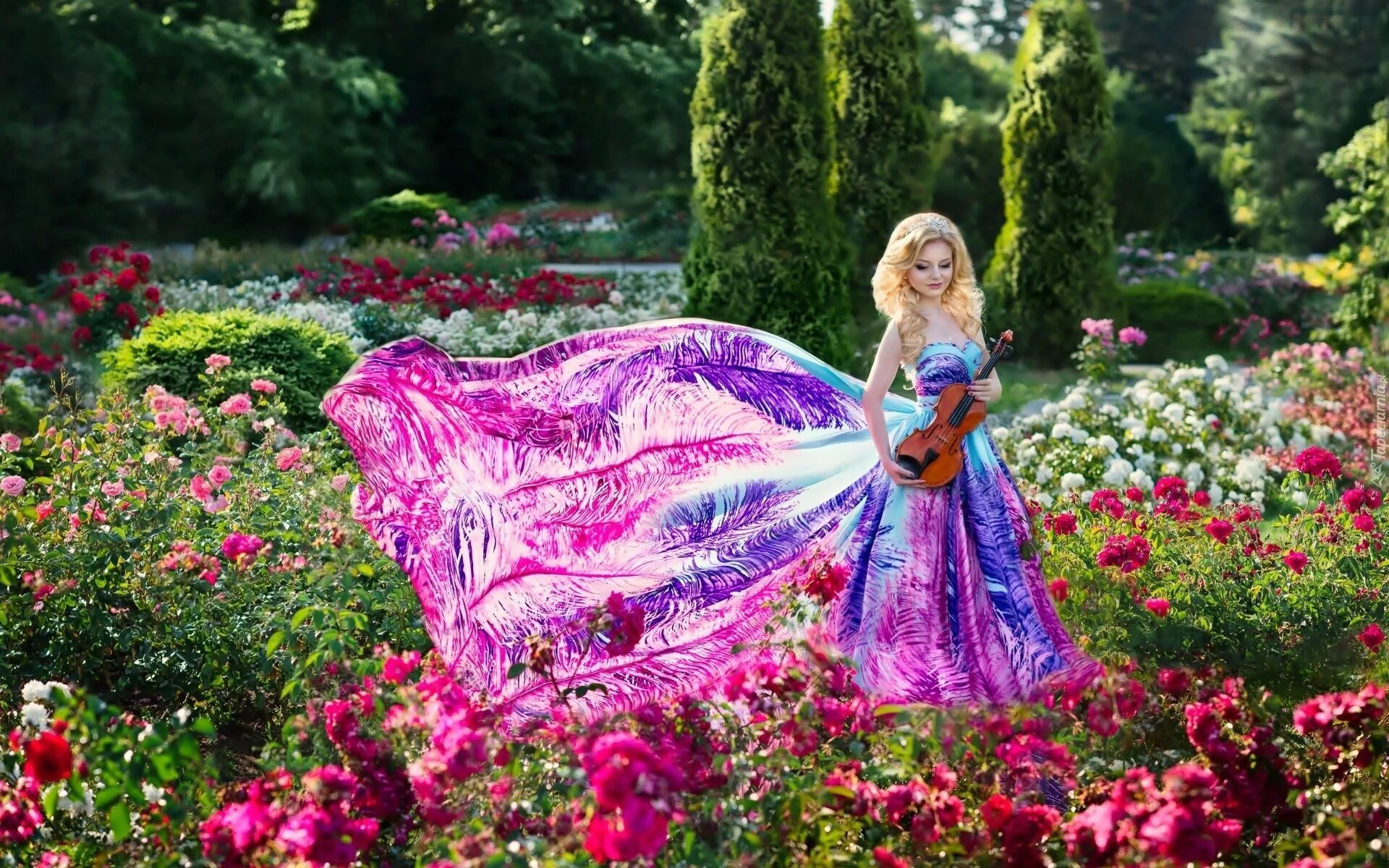 сказочный цветочный сад. девушка в лиловом платье. картины томаса кинкейда дисней. фон замок. фотосессия в цветочном саду.