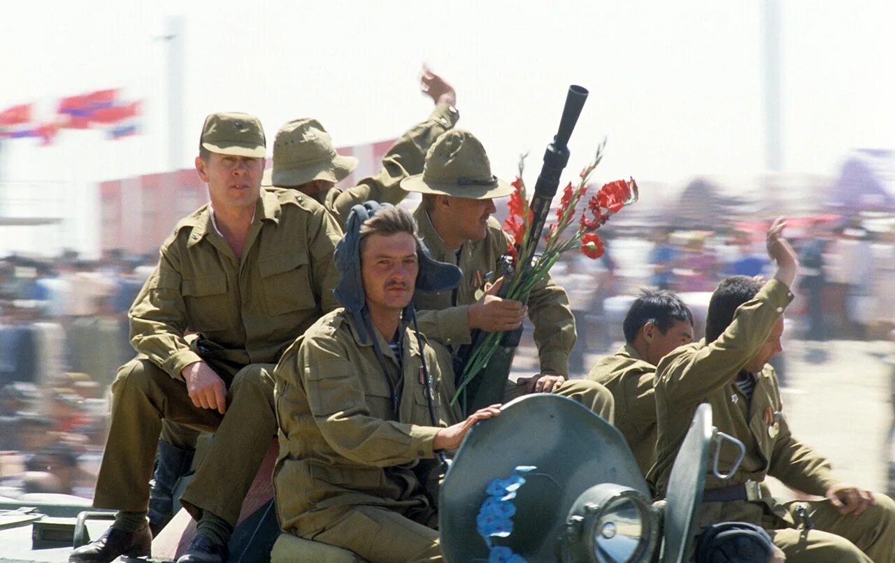Мост дружбы афганистан 1989. Вывод войск из афганистана 1989. Воины интернационалисты афганистана. Афган воин-интернационалист. 15 февраля годовщина вывода советских войск из афганистана.