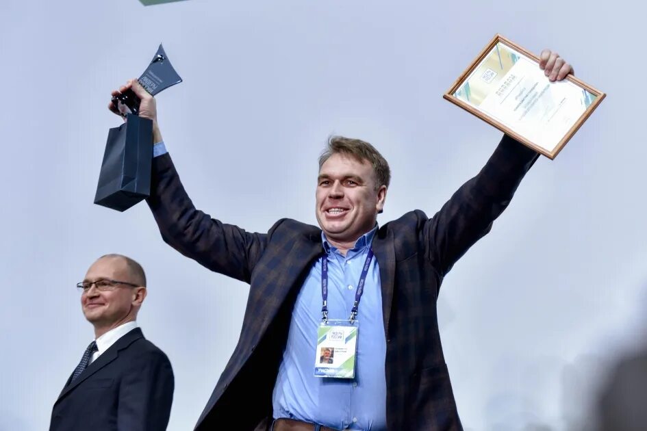 Лидер фото. Лидеры России награждение. Лидер победитель. Награждение менеджера. Лидер России награда.