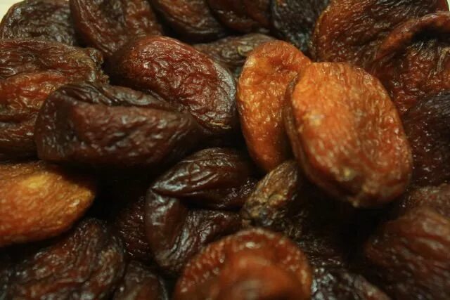 Абрикосы при сахарном диабете. Сухофрукты при сахарном диабете 2 типа. Можно курагу при сахарном диабете 2 типа. Чернослив. Финики изюм курага чернослив.