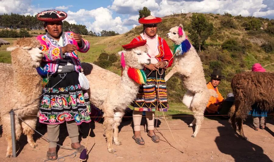 Жители Перу перуанцы. Аймара народ Южной Америки. Кечуа народ Южной Америки. Деревня кечуа перуанцев.