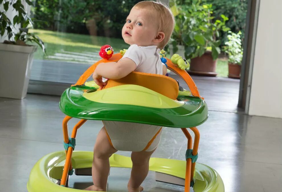 ходунки 4baby 1st steps. ходунки для девочки 6 месяцев. ходунки с ковриком для ножек. почему нельзя ходунки детям. ходунки для детей инструкция.