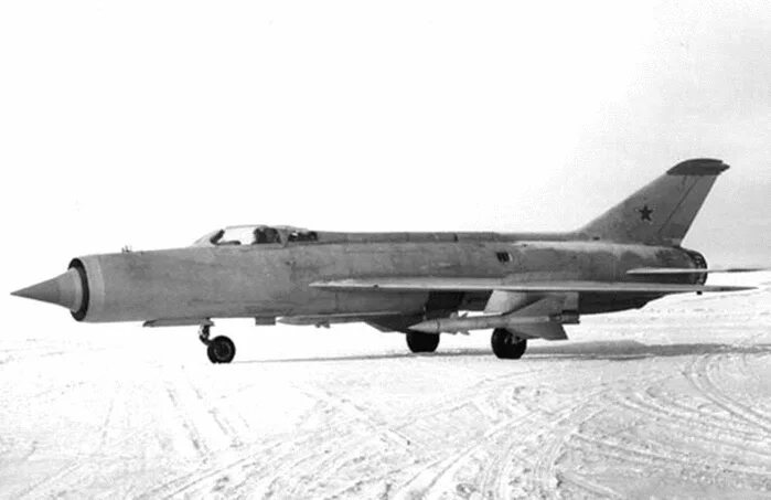 Микоян 18. Самолёт миг и-75ф. самолеты окб микояна и гуревича. микоян е-152м. микоян и-75.