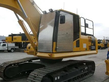 Комацу 220 8