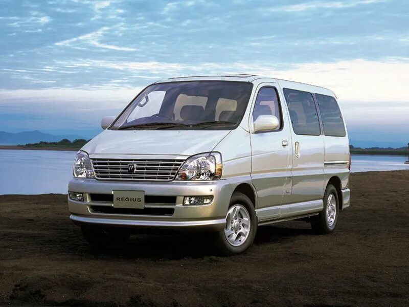 Минивены все марки цены бу. Toyota Regius 1997. Toyota Regius (1997-2002). Тойота Hiace Regius 1999. Тойота Региус 2002.