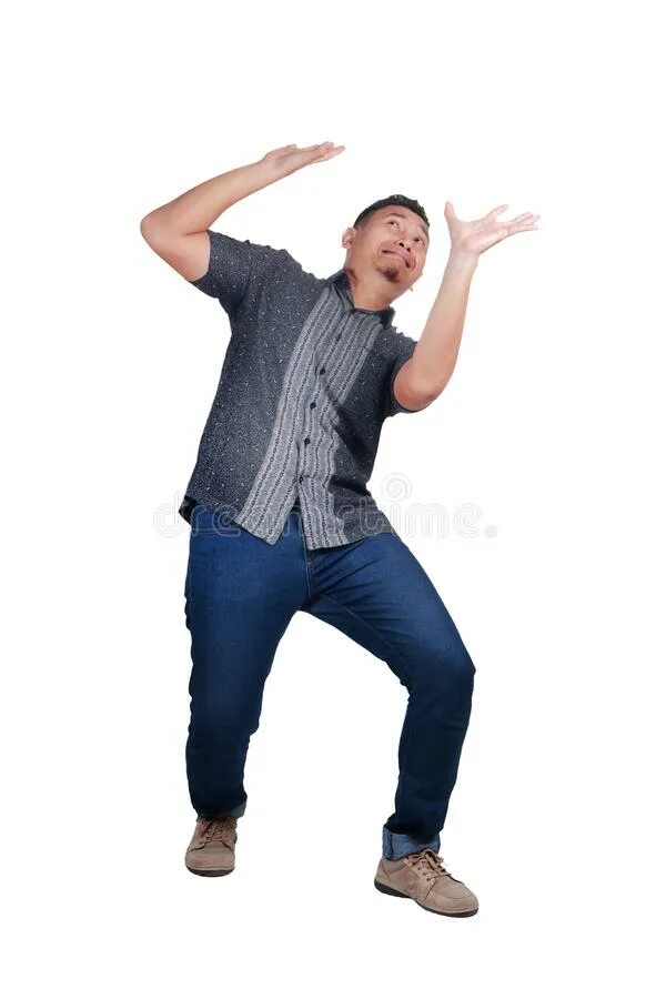 Человек держит тяжелое. Тяжелый груз. Человек держит огромный камень. Человек с коробкой. Человек держит что то тяжелое.