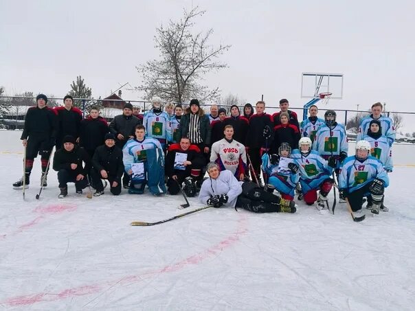 Погода котельнич кировской области на 3. Яранск хоккей. Каток в Яранске. Новый каток в Яранске. Спортсмены Яранска.