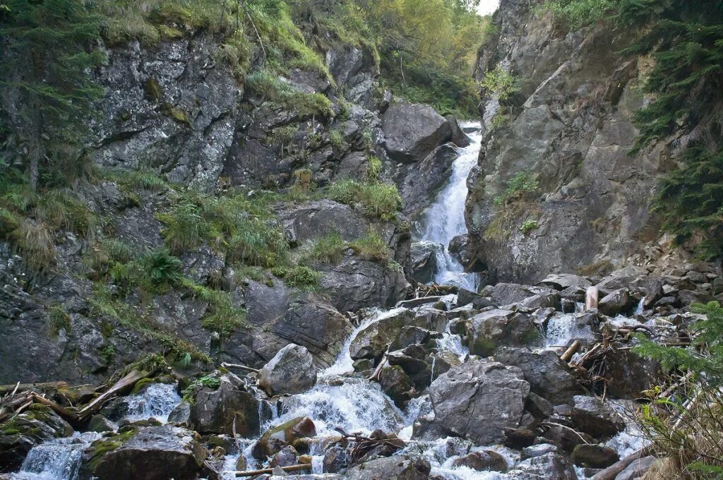 Водопад на реке белой. Белореченский водопад. Белореченский водопад как добраться. Белореченский водопад как добраться. Водопад на реке белой архыз.
