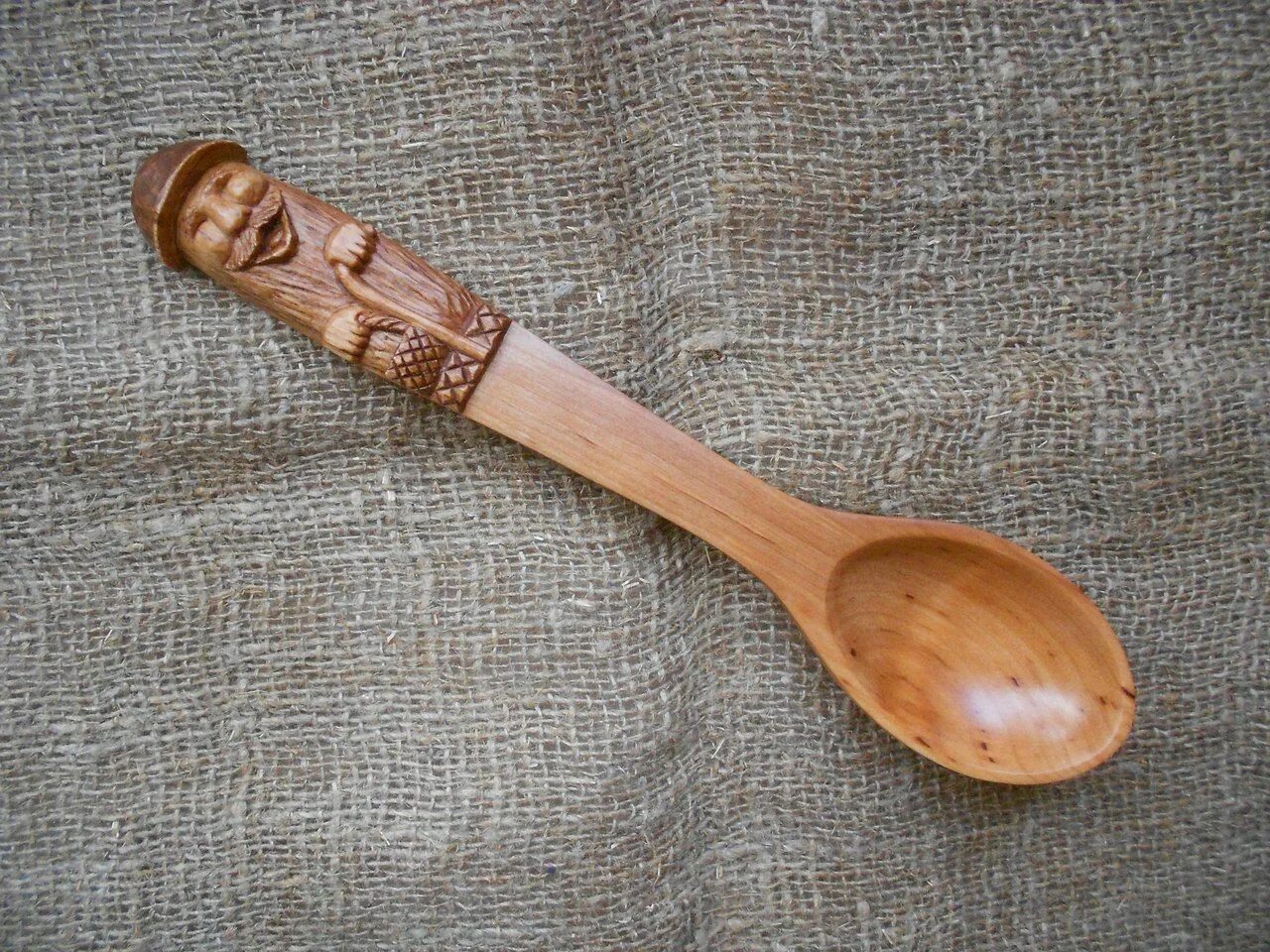 Wooden spoon. Ложка деревянная 17см domina. Резные ложки. Ложки из дерева. Резные деревянные ложки.