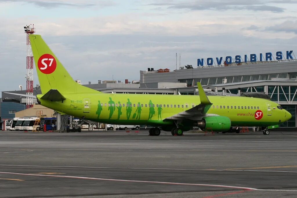 737-800 S7 Толмачево. Боинг 737-800 s7 Новосибирск. Боинг 737 s7 Airlines. Аэропорт Толмачево s7.