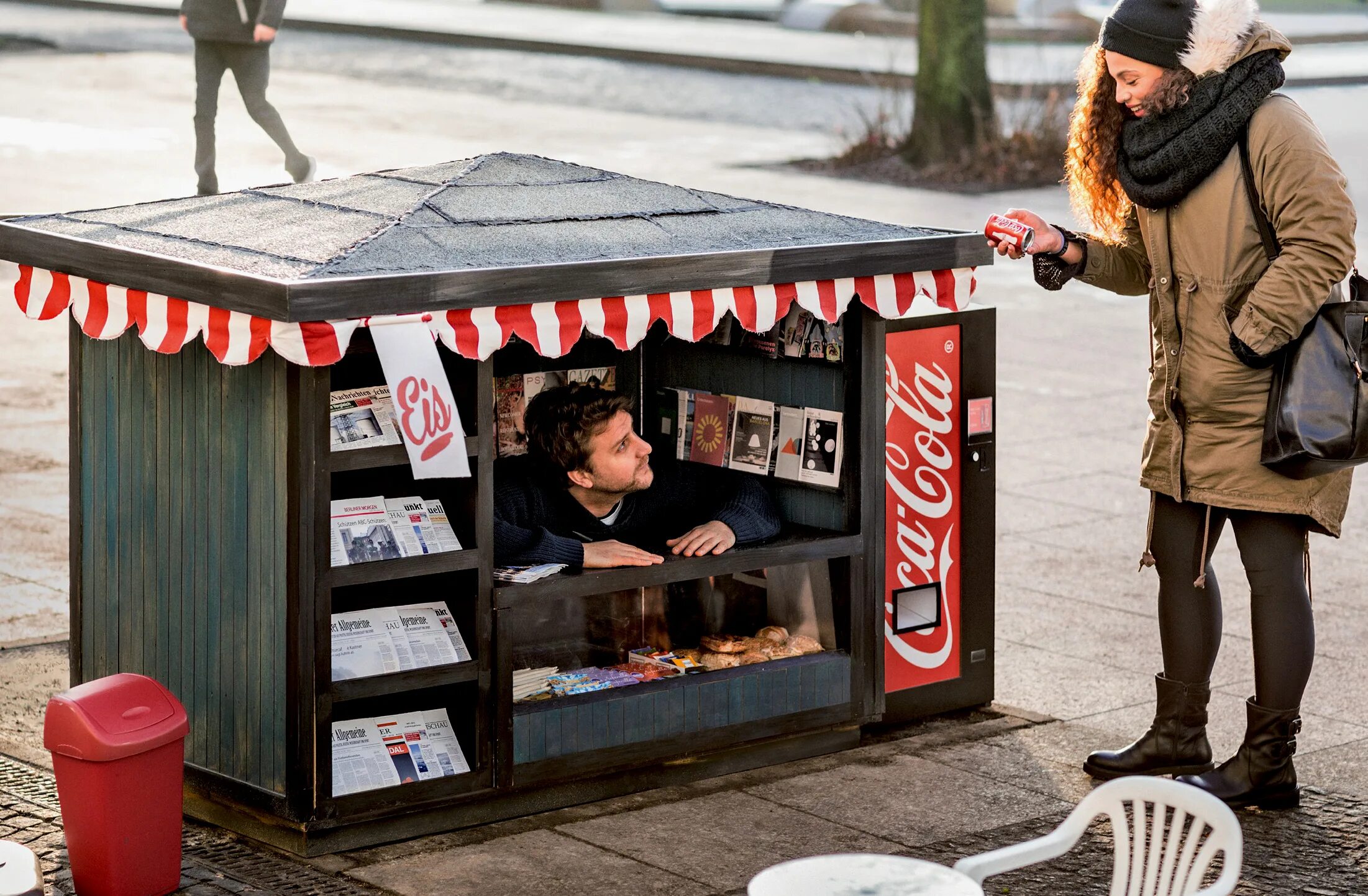 баннер наружная реклама штендер. билборд рекламный щит. рекламный баннер. креативная реклама на улице. реклама наружной рекламы.