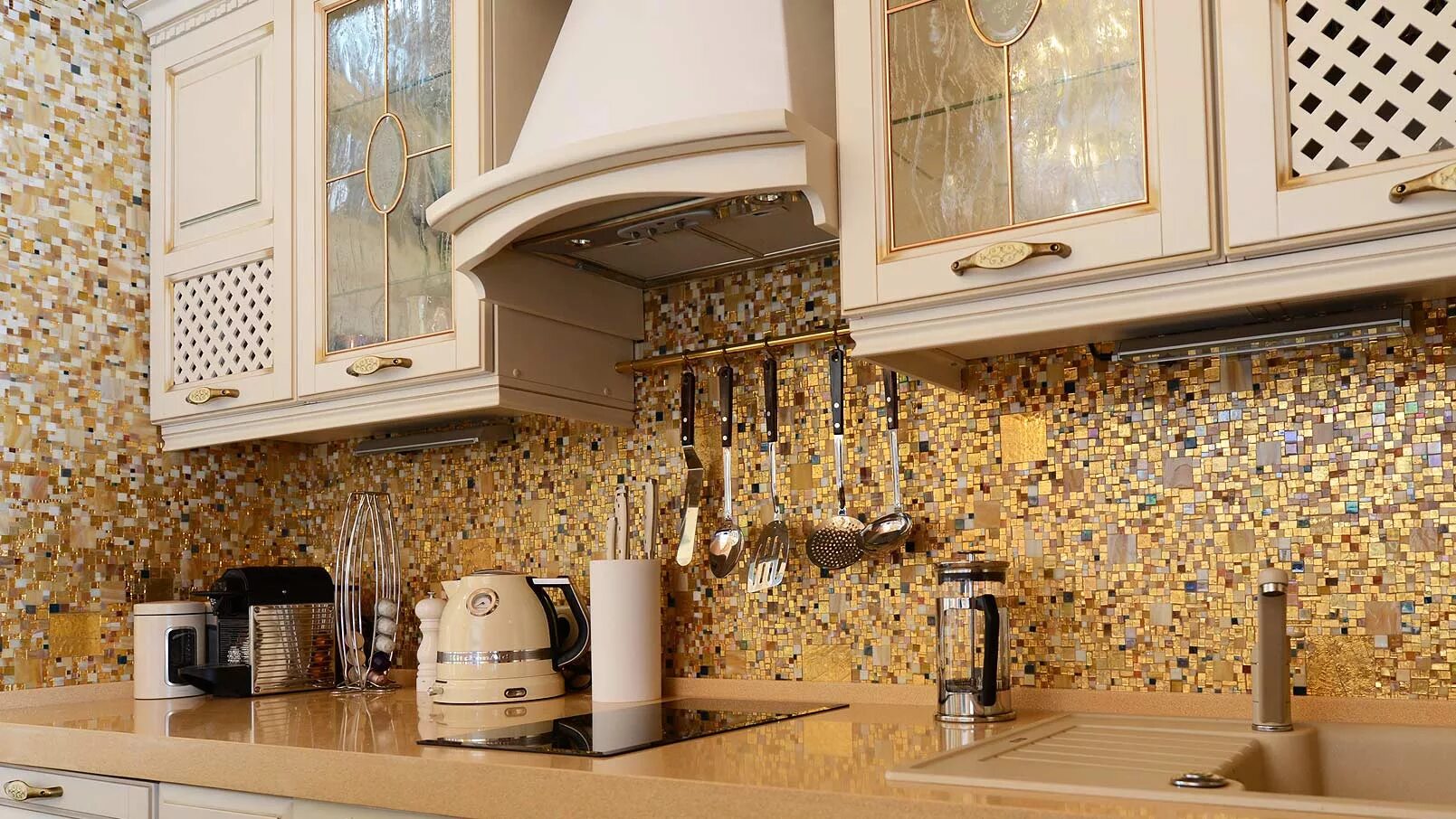 Плитка для кухни. Плитка glass mosaic. Мозаика artens фартук. Мозаичный фартук для кухни. Фартук для кухни из мозаики.