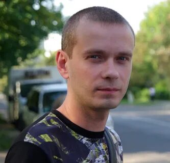 Алексея 37 лет