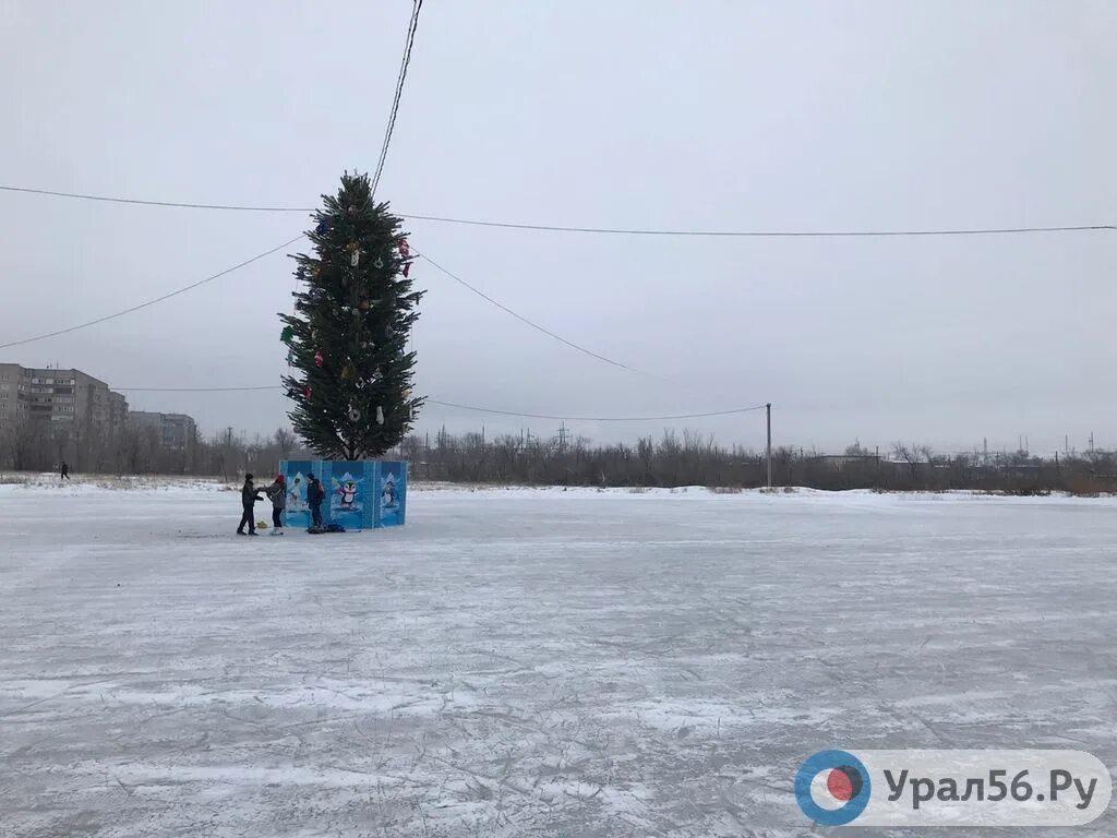 Парк Северный Орск каток. Катки в Орске 2022. Катки в Орске. Орский парк зимой.