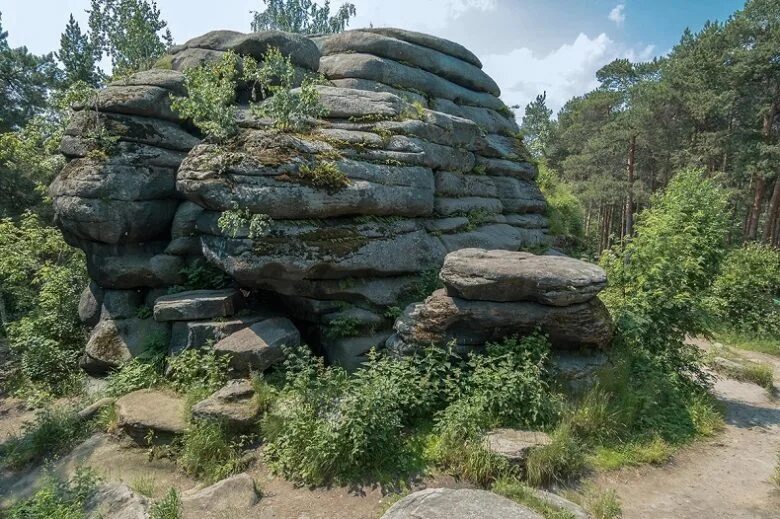 Шарташские каменные палатки скалы Урала. Шарташские каменные палатки Екатеринбург. Шарташские каменные палатки достопримечательности Екатеринбурга. Каменные палатки Екатеринбург Шарташ. Каменные палатки купить