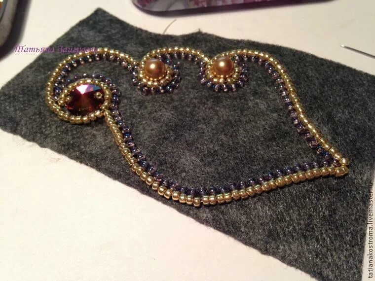 Край бисером. Край бисером. Обшить бисером брошь. Обшивка края бисером. Обшивка броши бисером по краю.