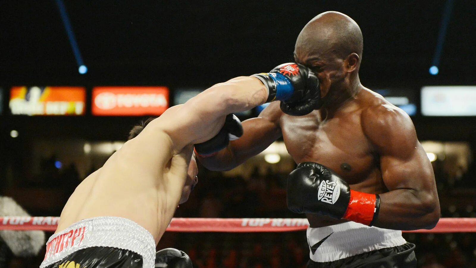 Виталий кличко на ринге. Нокаут поветкин тайсон. Мощный бокс. Александр поветкин бои. Мощный бокс.