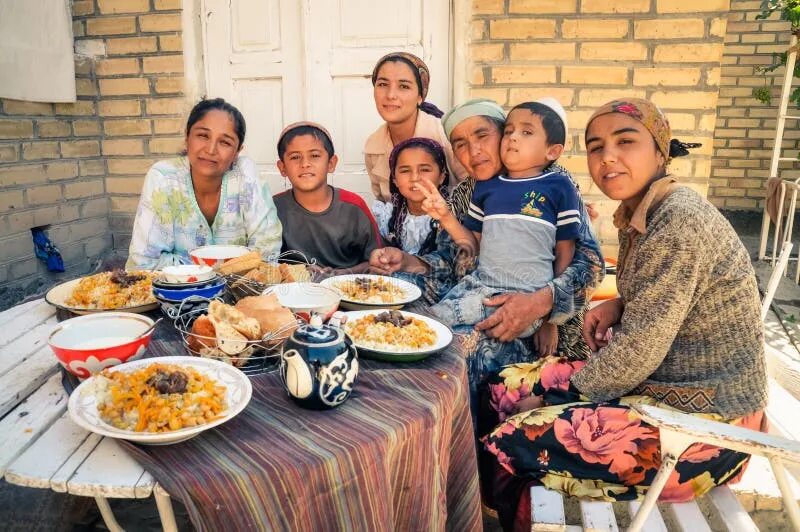 Семья Узбекистан. Многодетные семьи в Узбекистане. Узбекская семья. Большая семья в Узбекистане.