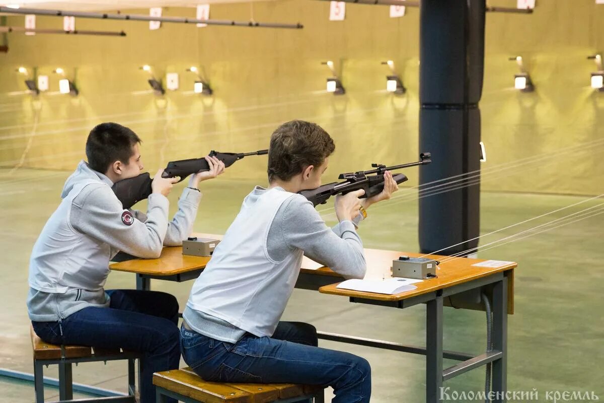 Огнестрельный тир в москве. Стрельба из оружия в тире москва. Тир для пневматики. Тир пушкин удаловская 19. Москва стрельбище тир.