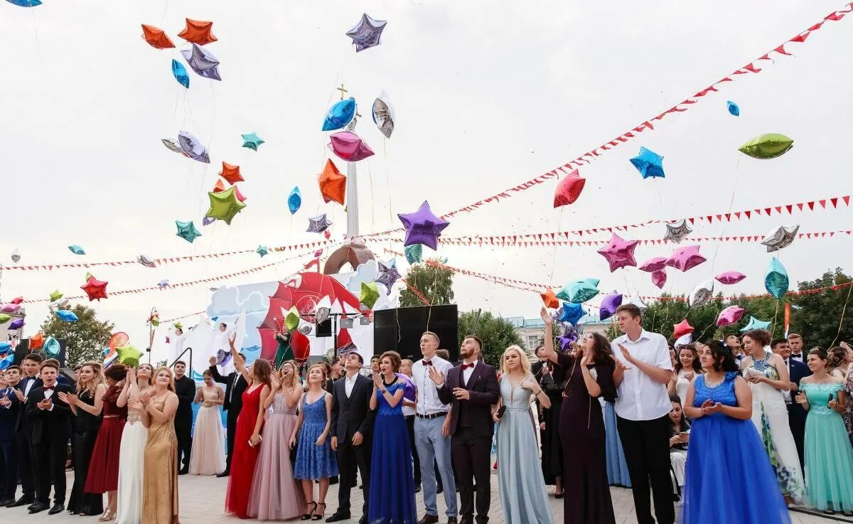 Дк торжественная часть выпускного в 9 классе. Сценарий выпускной 11 класс торжественная часть. Выпускной 11 класс сценарий. Торжественный сценарий выпускного. Организация выпускного 11 класс.