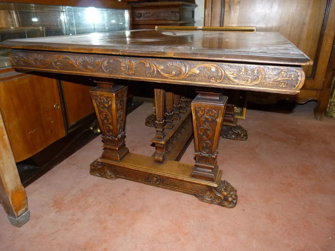 Стол в древности. Старинный стол. Старинный кухонный стол. Антикварный кухонный стол. Стол антикварный обеденный.
