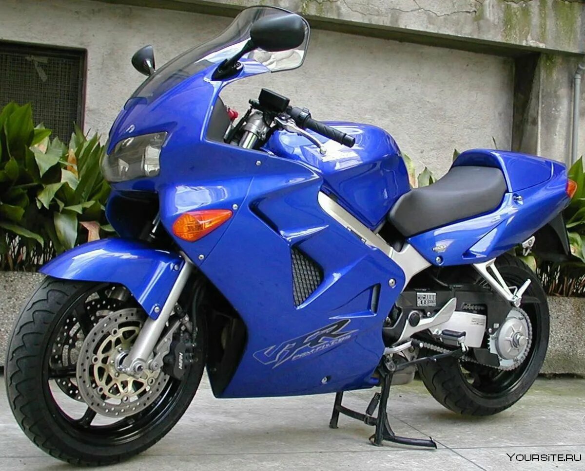 Синий байк. Мотоцикл хонда синий. мотоцикл спорт синий honda. мотоцикл honda голубой. мотоцикл голубого цвета.