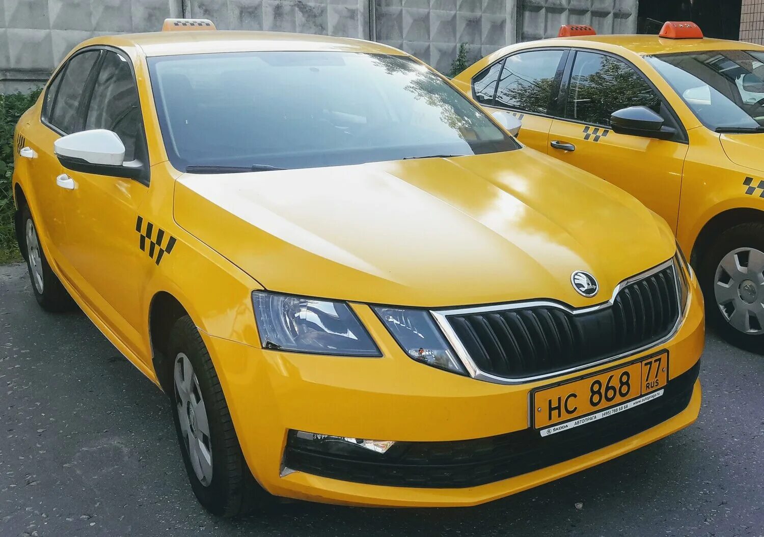 Желтый Skoda Rapid Taxi. Шкода Рапид желтая. Шкода Рапид 2021 такси.