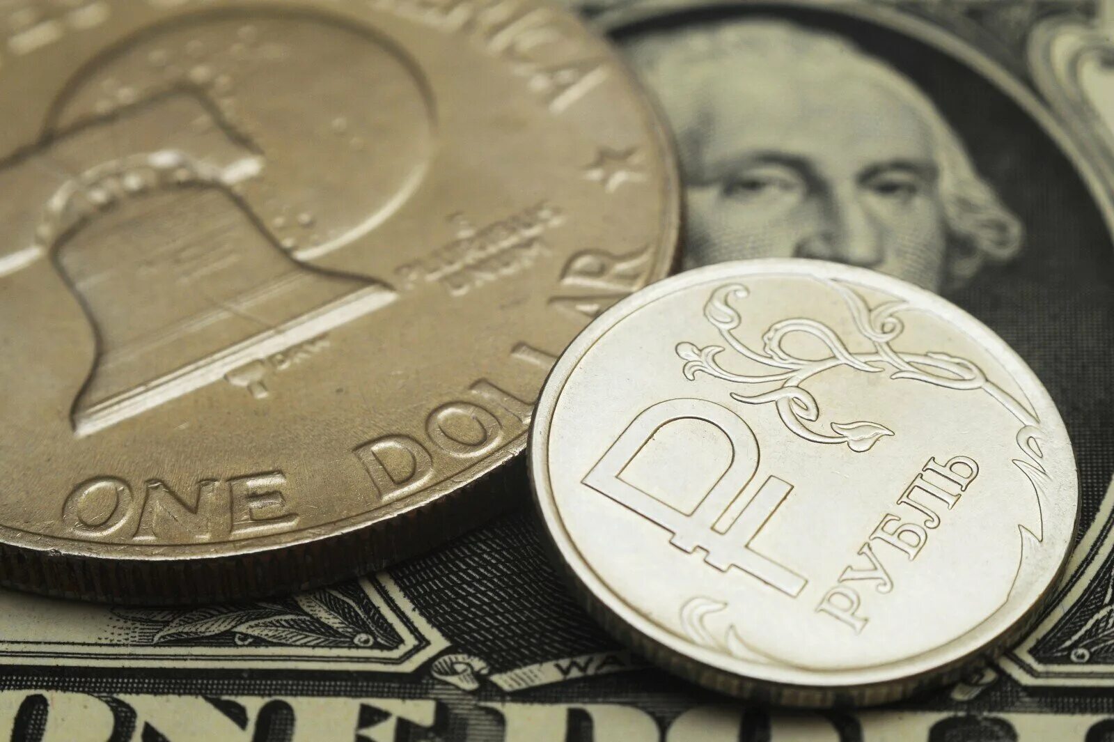 Рубль выше доллара. Рубль против евро. Валюта рубль. Рубль растет. Рубль против доллара.