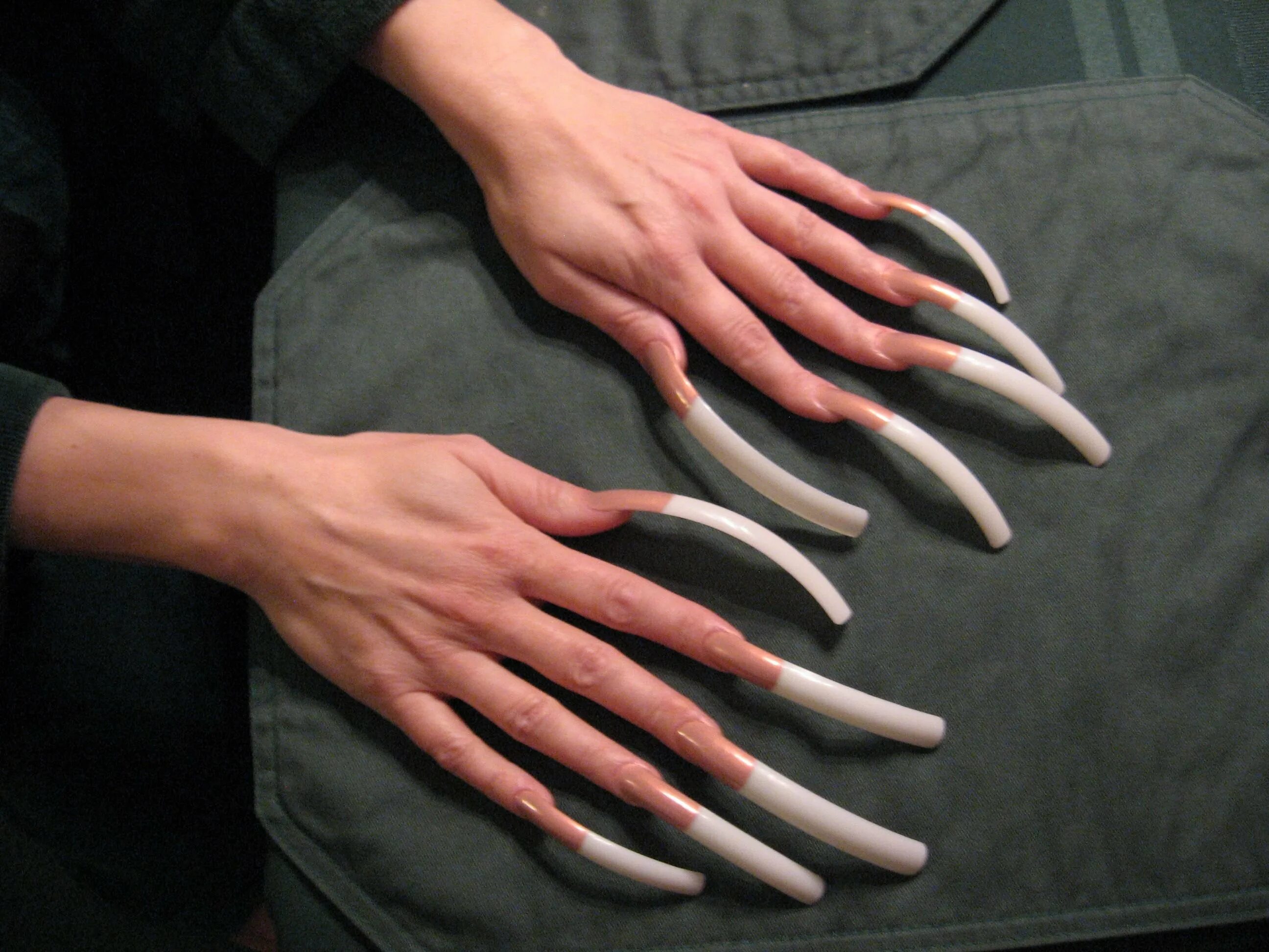 Наращивание пальца. Маникюр длинные. Красивый маникюр на длинные ногти. Длинные ноги. Супер длинные ногти.