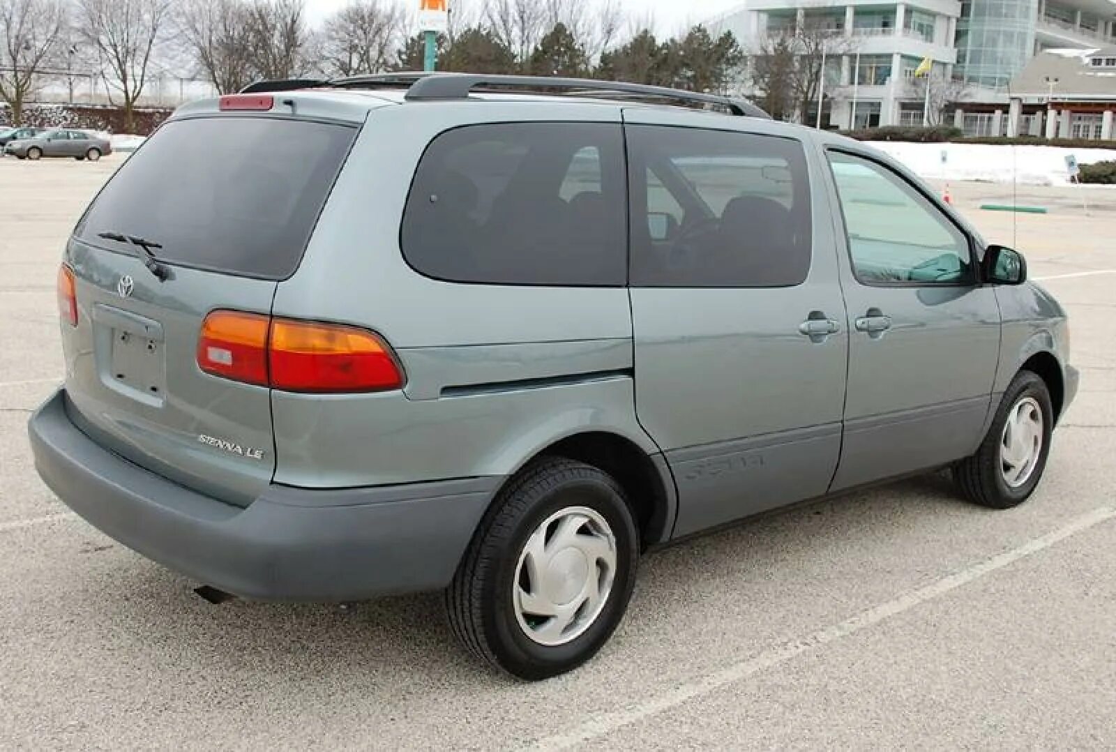 Минивэны 2000 годов. Toyota Sienna 2000. Тойота Сиенна 2000г. Тойота минивэн Сиенна 2002. Toyota Sienna 1998г.