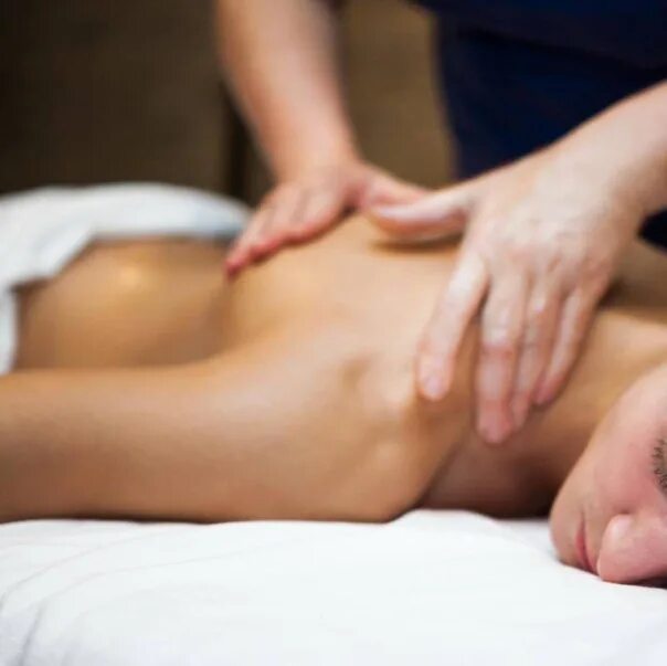 Wellness massage. Классический массаж грудной клетки. Классический массаж тела. Массаж картинки. Массаж фото.