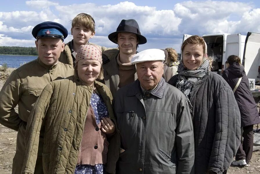 Агитбригада бить врага. Агитбригада бей врага 2007. агитбригада бей врага. сергей лысов агитбригада бей врага!. филь агитбригада ,, бей врага &quot;.