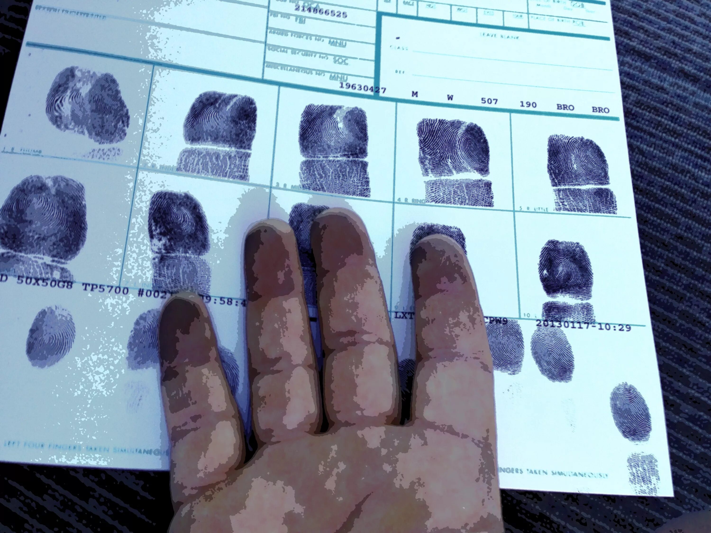 Нужны ли отпечатки. Дактилоскопия криминалистика. Отпечатки пальцев дактилоскопия. Отпечатки пальцев в криминалистике. Дактилоскопирование пальцев рук.