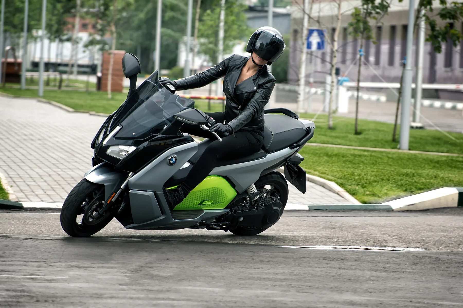 Мотомир скутеры. Макси скутер BMW. BMW C 650 Evolution. Мотоцикл БМВ максискутер. Максискутер БМВ электро.