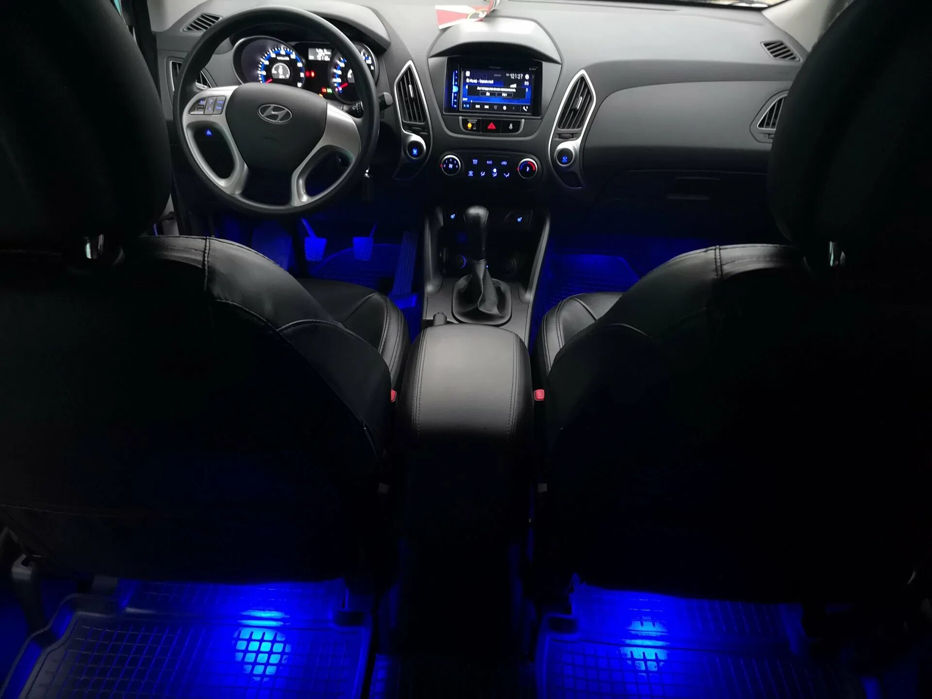 Hyundai ix35 салон. Освещение ix35. Диодные птф hyundai ix35. Приборная панель хендай ай икс 35. Фара ближнего света хёндай ix35.