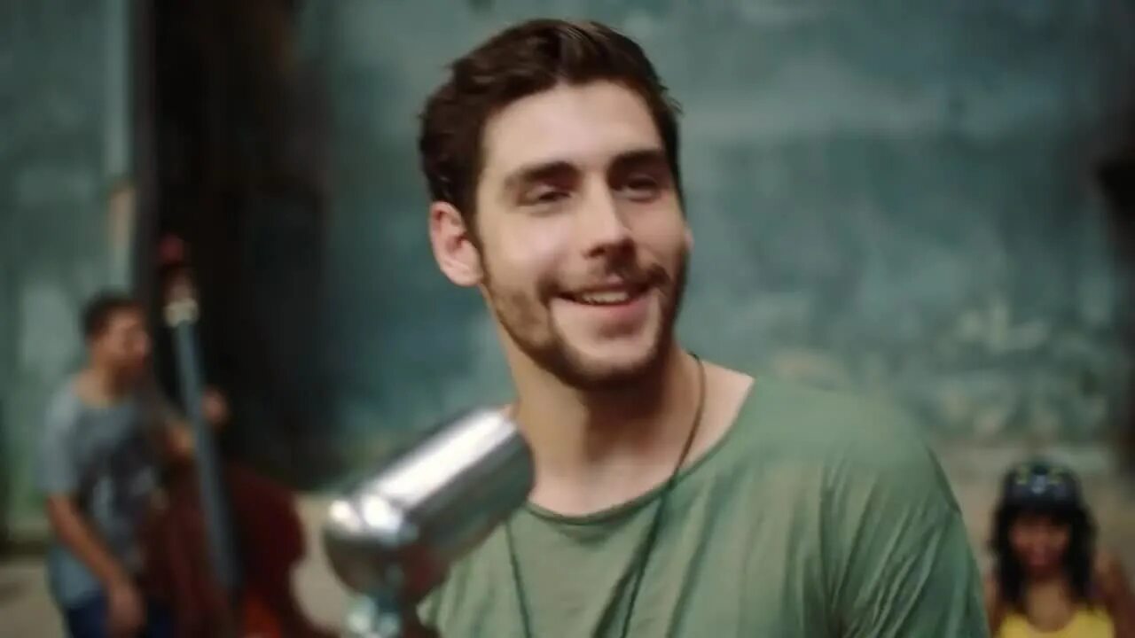 Песня sofia alvaro soler. Альваро солер sofia. альваро солер без бороды. alvaro soler стиль. альваро солер с длинными волосами.