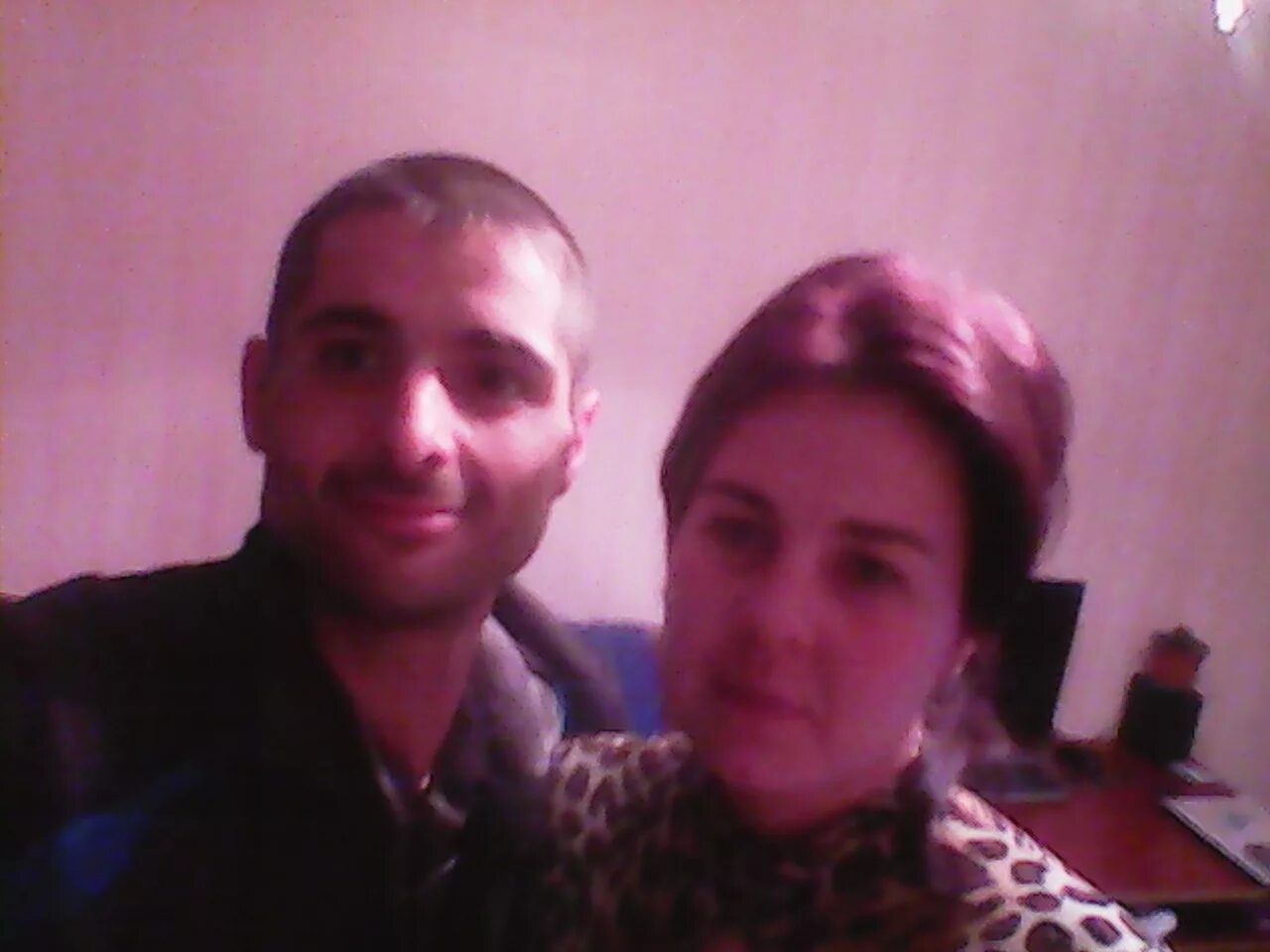 Работа семейной пары частные москва. Семейная пара ищет работу охранне. Семейные пары для встреч. Семья ищет работу. Девушка ищет семейную пару с проживанием.