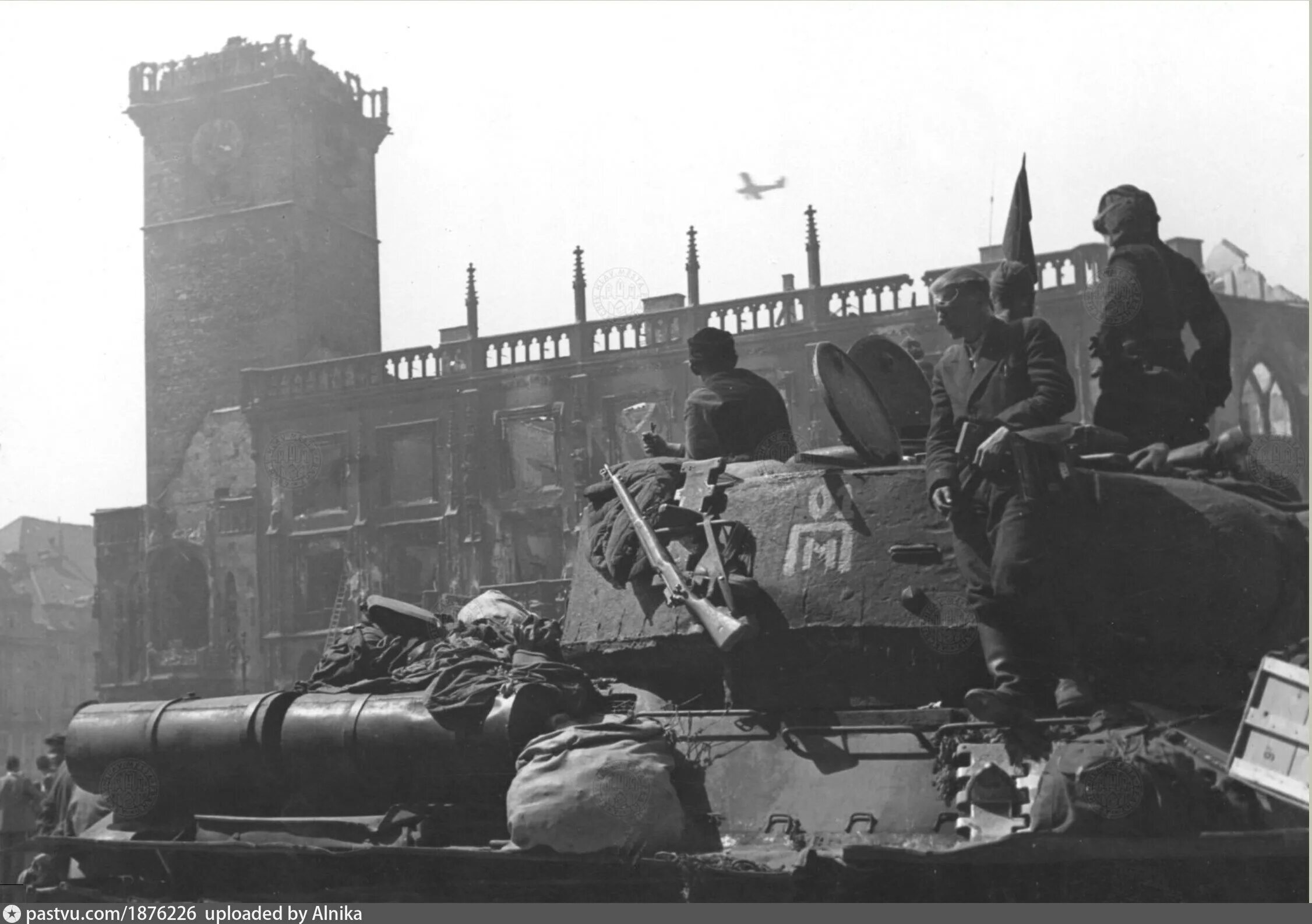 Пражская операция 1945 года. Началась Пражская наступательная операция советских войск. Пражская стратегическая наступательная операция. 6-11 Мая 1945 г Пражская стратегическая наступательная операция. 8 мая 1945 г