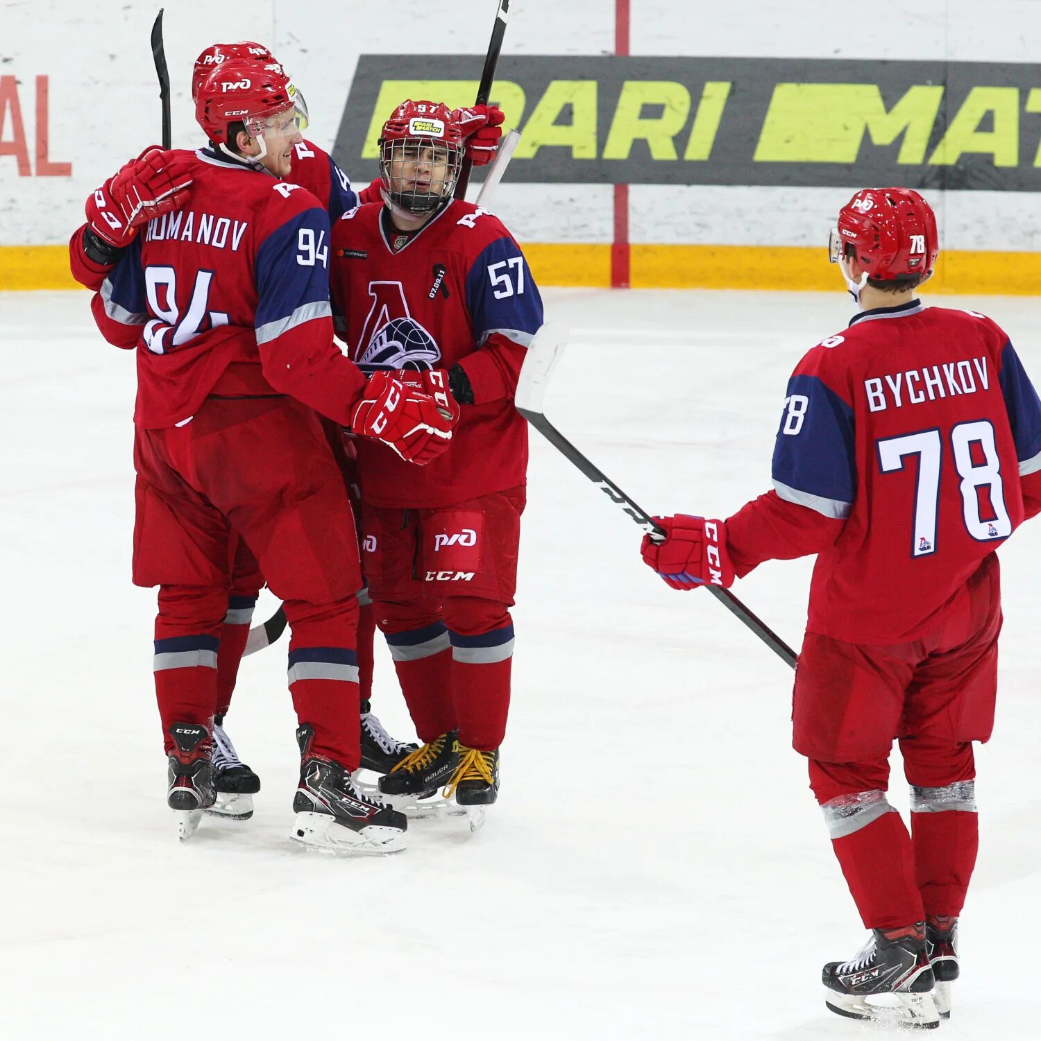 Хоккейная команда ярославский локомотив. Максим осипов локомотив. Хоккей локомотив ярославль команда. Команда локомотив хоккей. Хоккейная команда локомотив ярославль.