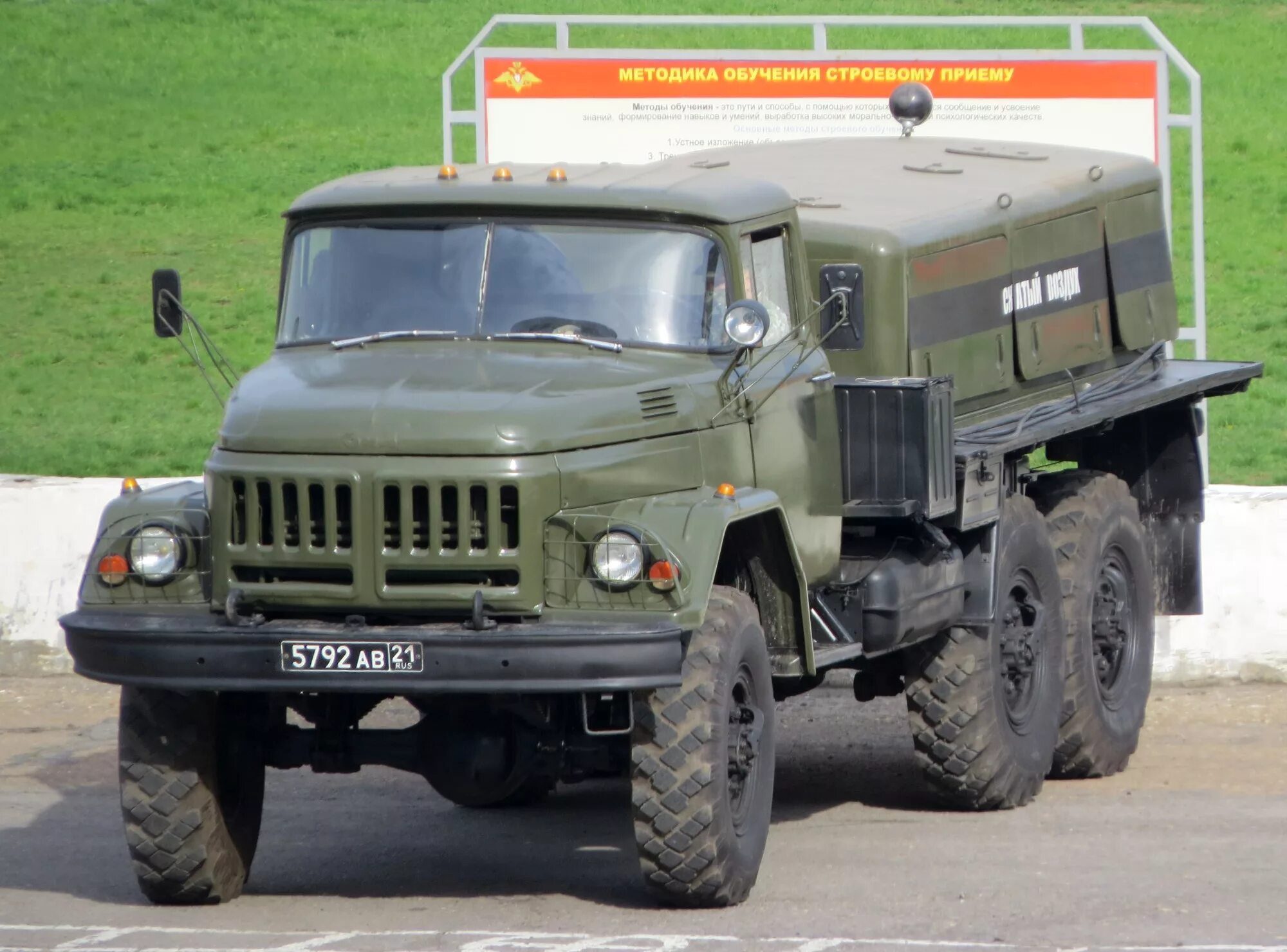 Купить зил 131 в красноярском. ЗИЛ-131. ЗИЛ 131 военный. ЗИЛ-131 грузовой автомобиль. ЗИЛ 131 бортовой.