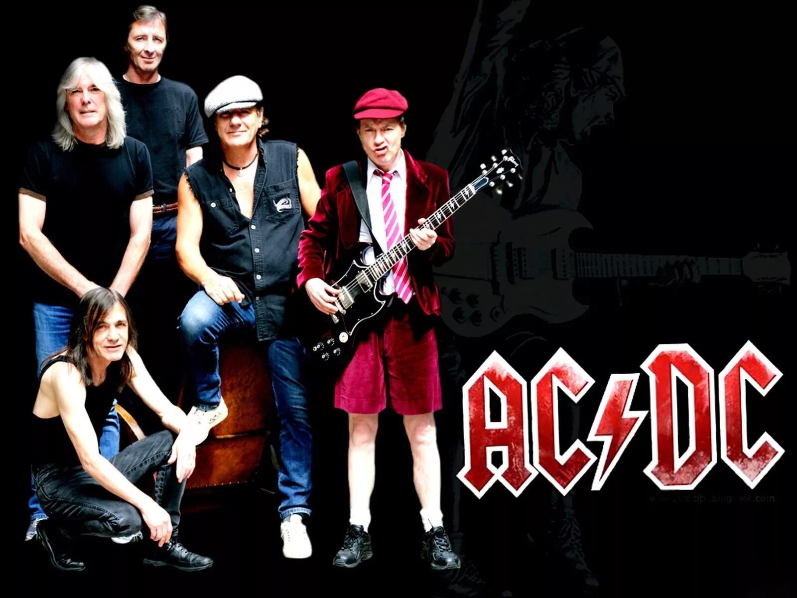 Что такое ac dc. Рок группа AC DC. Солист рок группы AC DC. AC DC 70s. AC/DC группа фото.