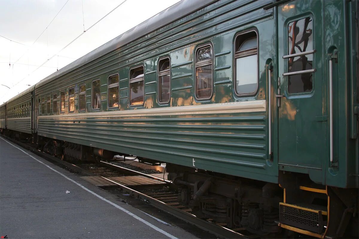 Поезд 3000 вагонов. Пассажирский вагон РЖД зеленый. Пассажирские вагоны МПС. Старые пассажирские вагоны. Советские пассажирские вагоны.