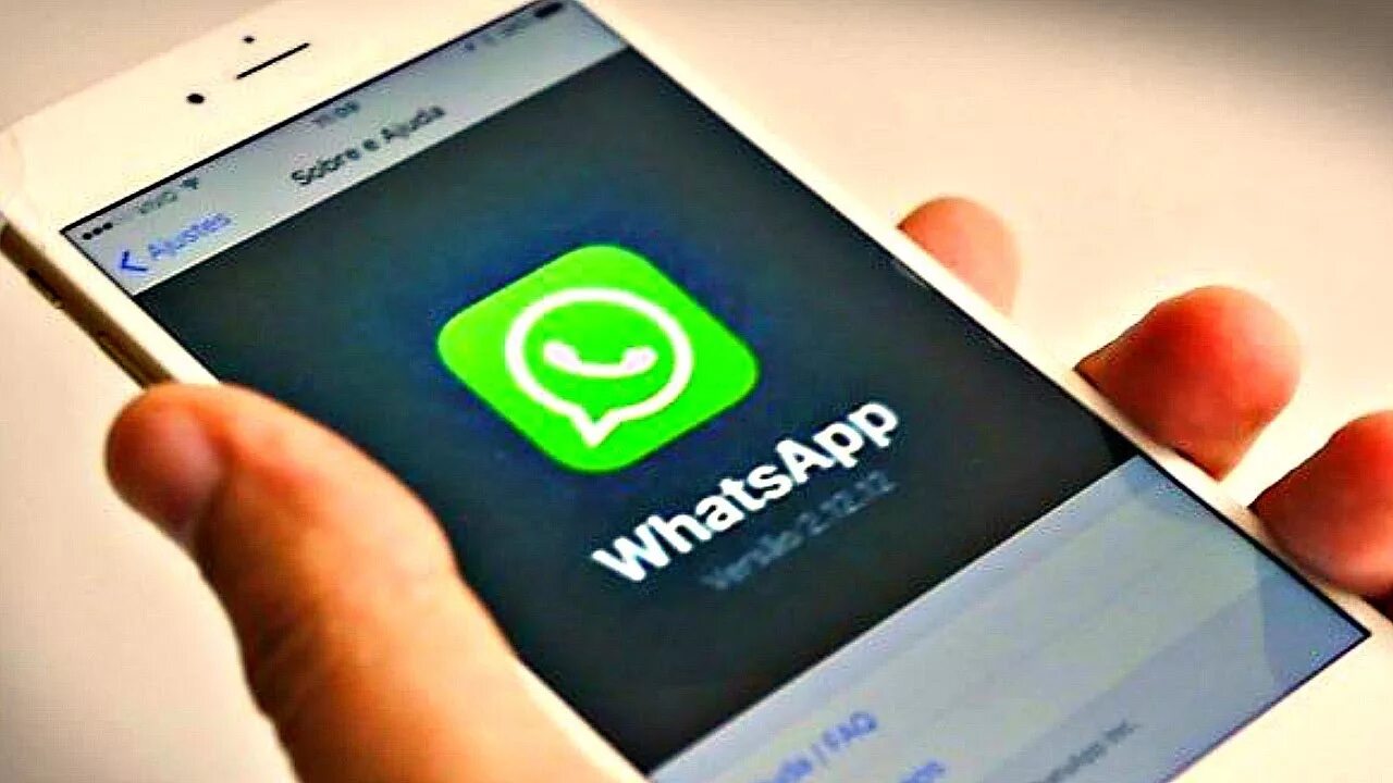 Whatsapp на айфон 11. WHATSAPP. Ватсап веб. Айфон ватсап фото.