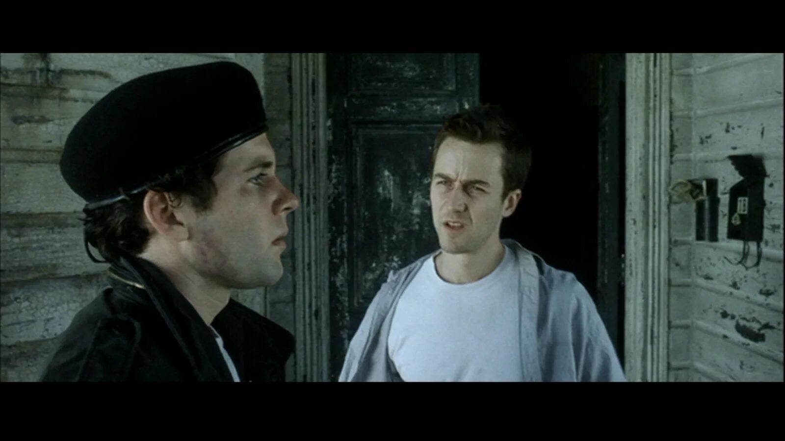 Проект разгром бойцовский клуб униформа. Бойцовский клуб разгром. Бойцовский клуб кадры в доме. Бойцовский клуб 2 обложка книги. Правила проекта разгром.