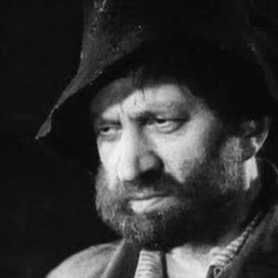 Капитан себастьян перейра. Капитан себастьян перейра торговец чёрным деревом. Себастьян перейра. Себастьян негоро. Себастьян перейра.