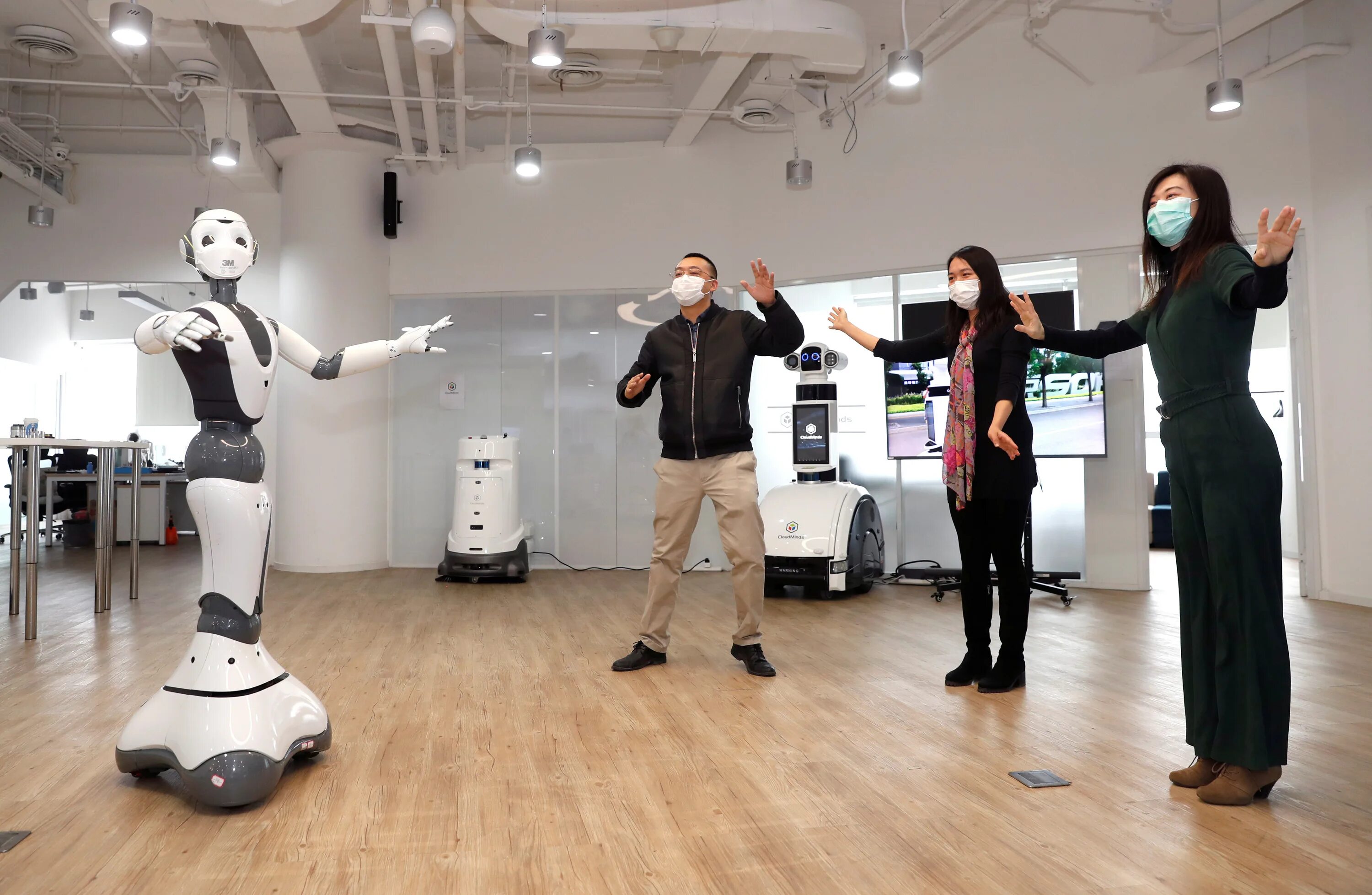 Роботы в повседневной жизни. Роботы заменят людей. Робот помогает человеку. Современные технологии в повседневной жизни. 21 урок для xxi