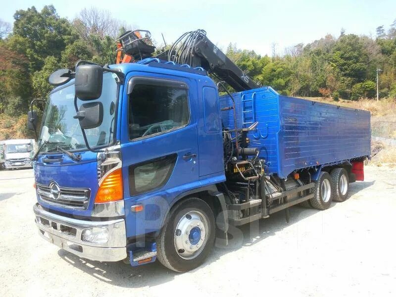 Грузовик бу приморский край. Hino Ranger со спальником с высокой кабиной левый руль. Манипулятор Хино рейнджер 2004 купить. Авито транспорт купить кран манипулятор Хино рейнджер 2004.